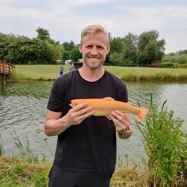 Kasper Schmeichel på fisketur i Ørsted Outdoor
