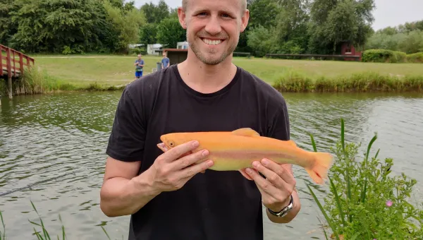 Kasper Schmeichel på fisketur i Ørsted Outdoor