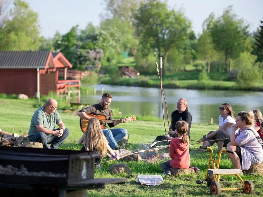 Familiehygge ved søen hos Ørsted Outdoor
