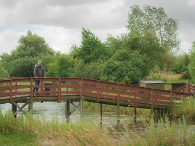 Naturcamping bro fra &oslash;en til syds&oslash;en