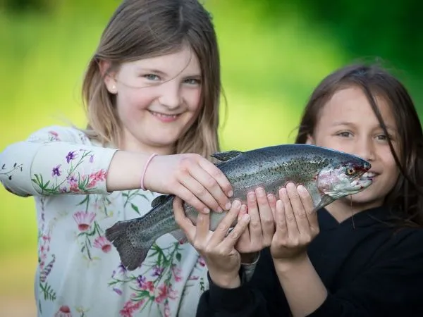 Glade piger i børnesøen - Ørsted Outdoor